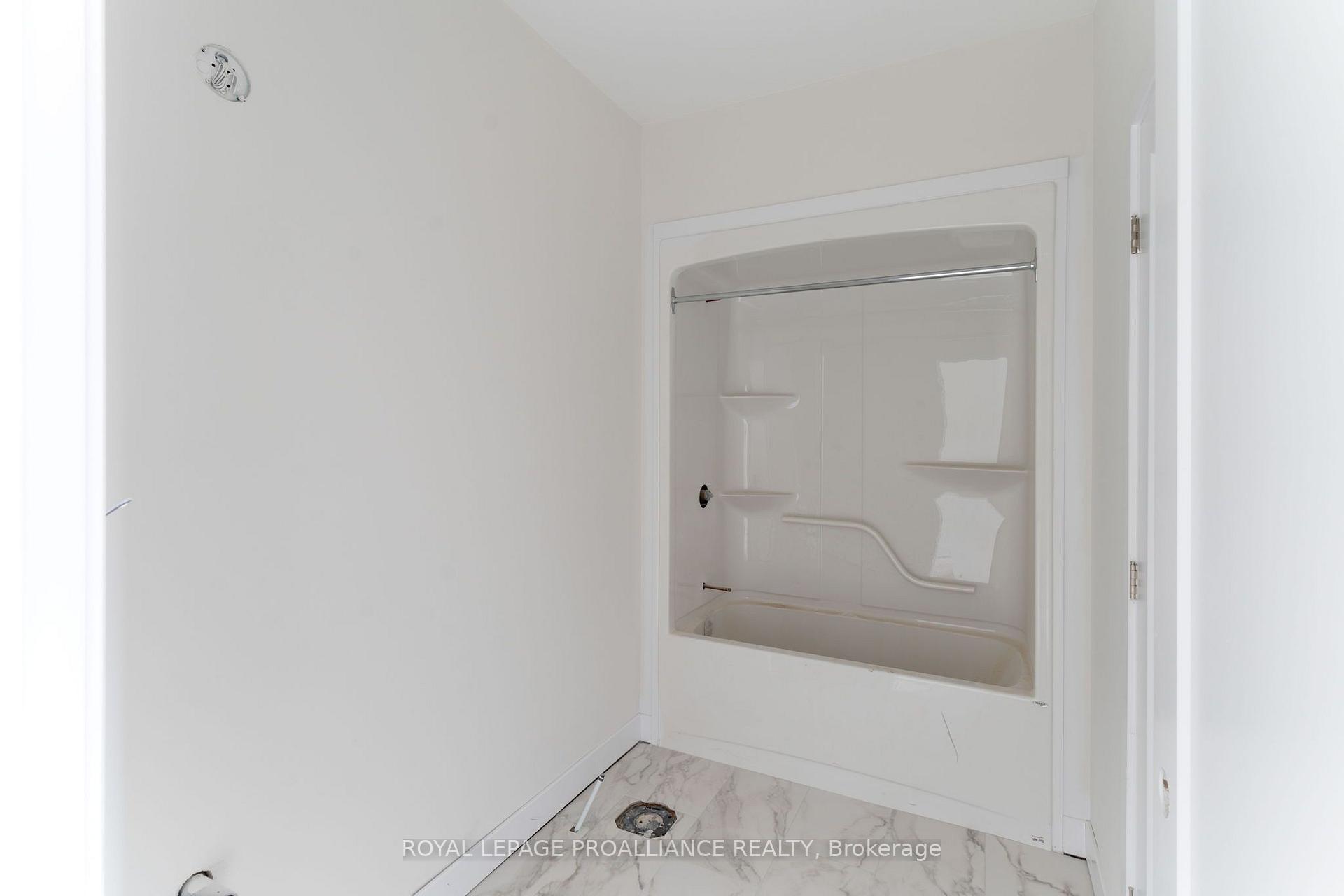 Photo 10 of 1032 Turner Drive, Brockville, Brockville — HOMEH