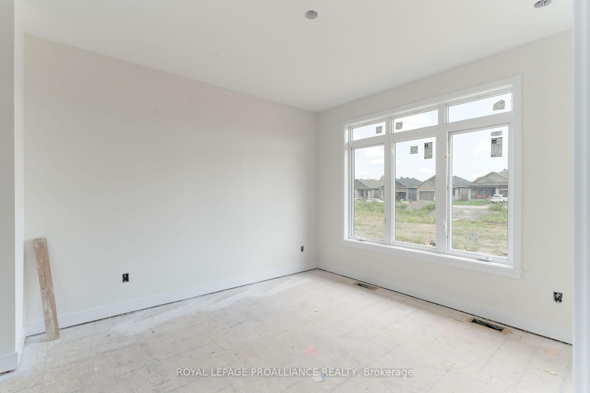 Photo 17 of 1032 Turner Drive, Brockville, Brockville — HOMEH