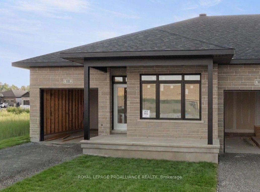 Photo 2 of 1032 Turner Drive, Brockville, Brockville — HOMEH