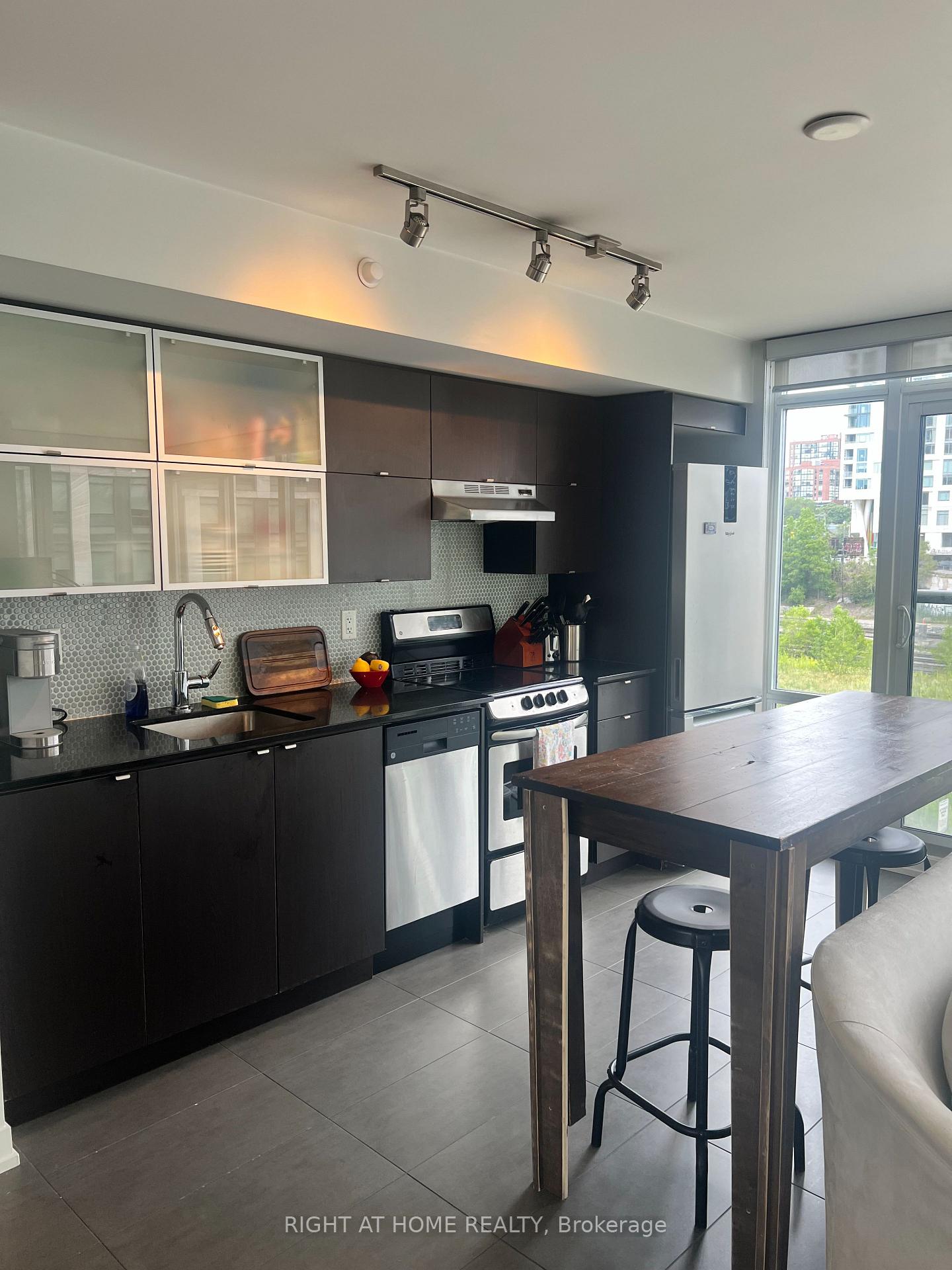 Photo 8 of Unit 204, 170 Fort York Boulevard, Toronto, Waterfront Communities — HOMEH