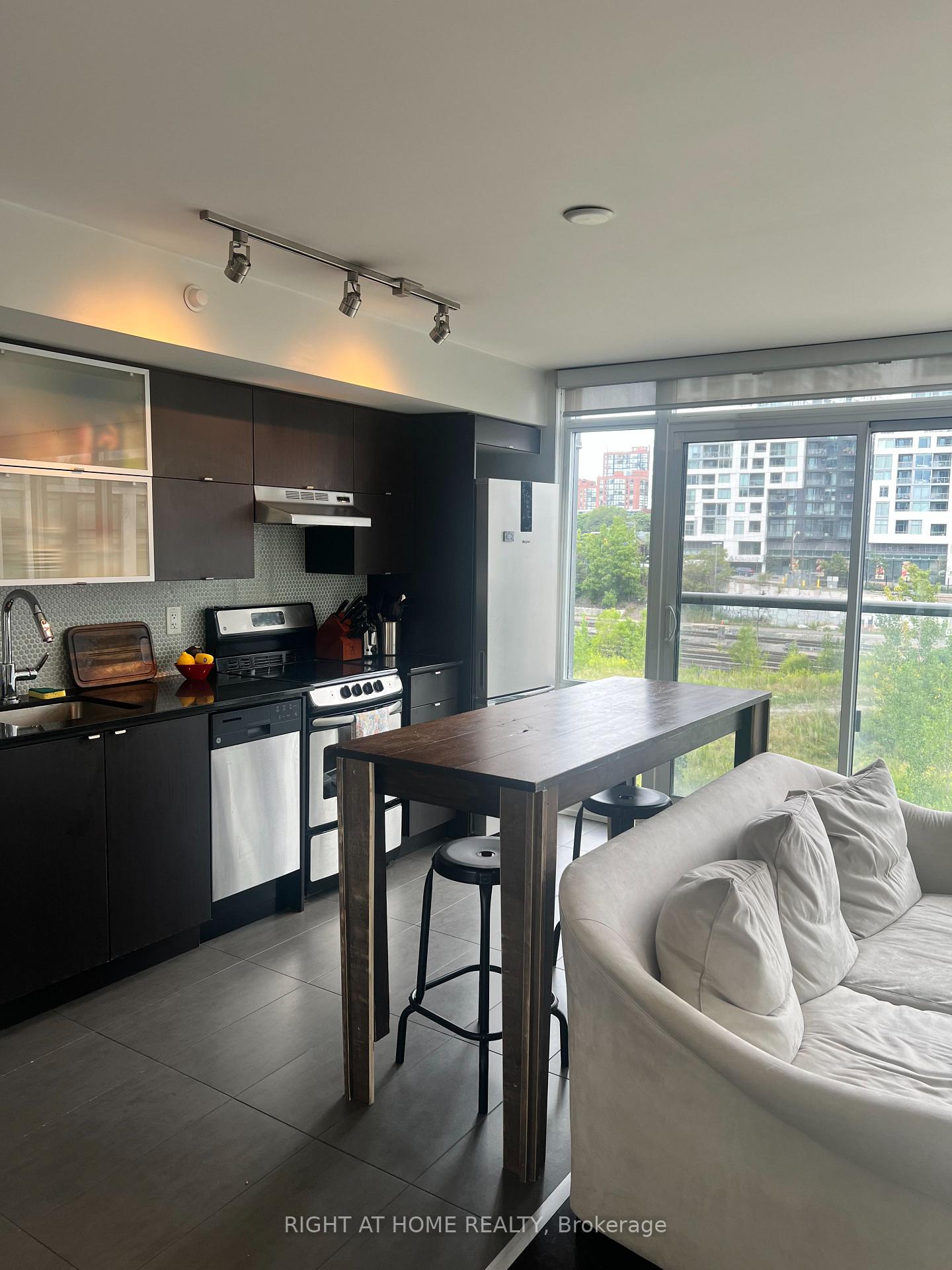 Photo 9 of Unit 204, 170 Fort York Boulevard, Toronto, Waterfront Communities — HOMEH