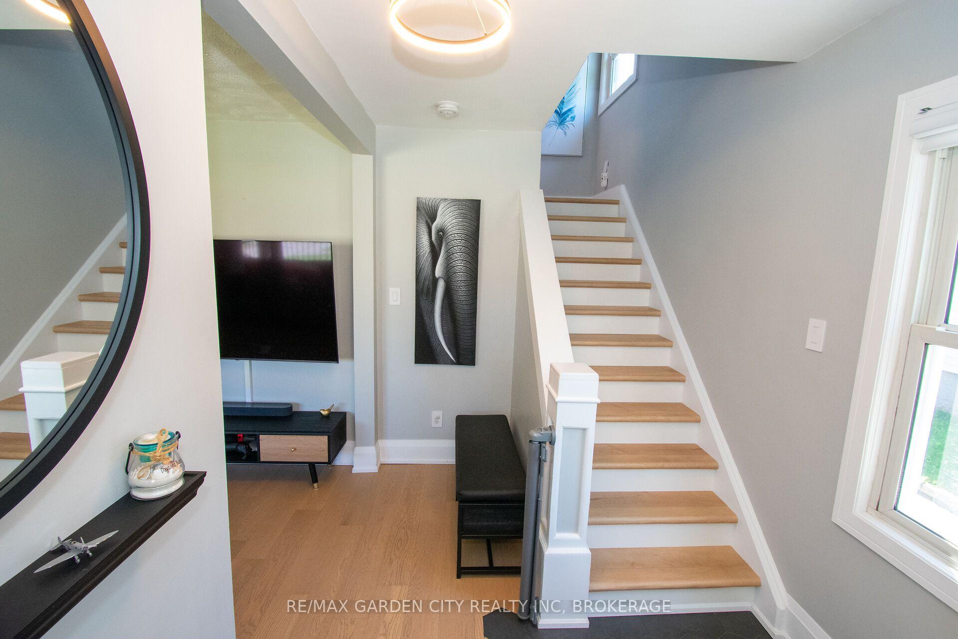 Photo 6 of 256 Scholfield Avenue S, Welland, Lincoln/Crowland — HOMEH