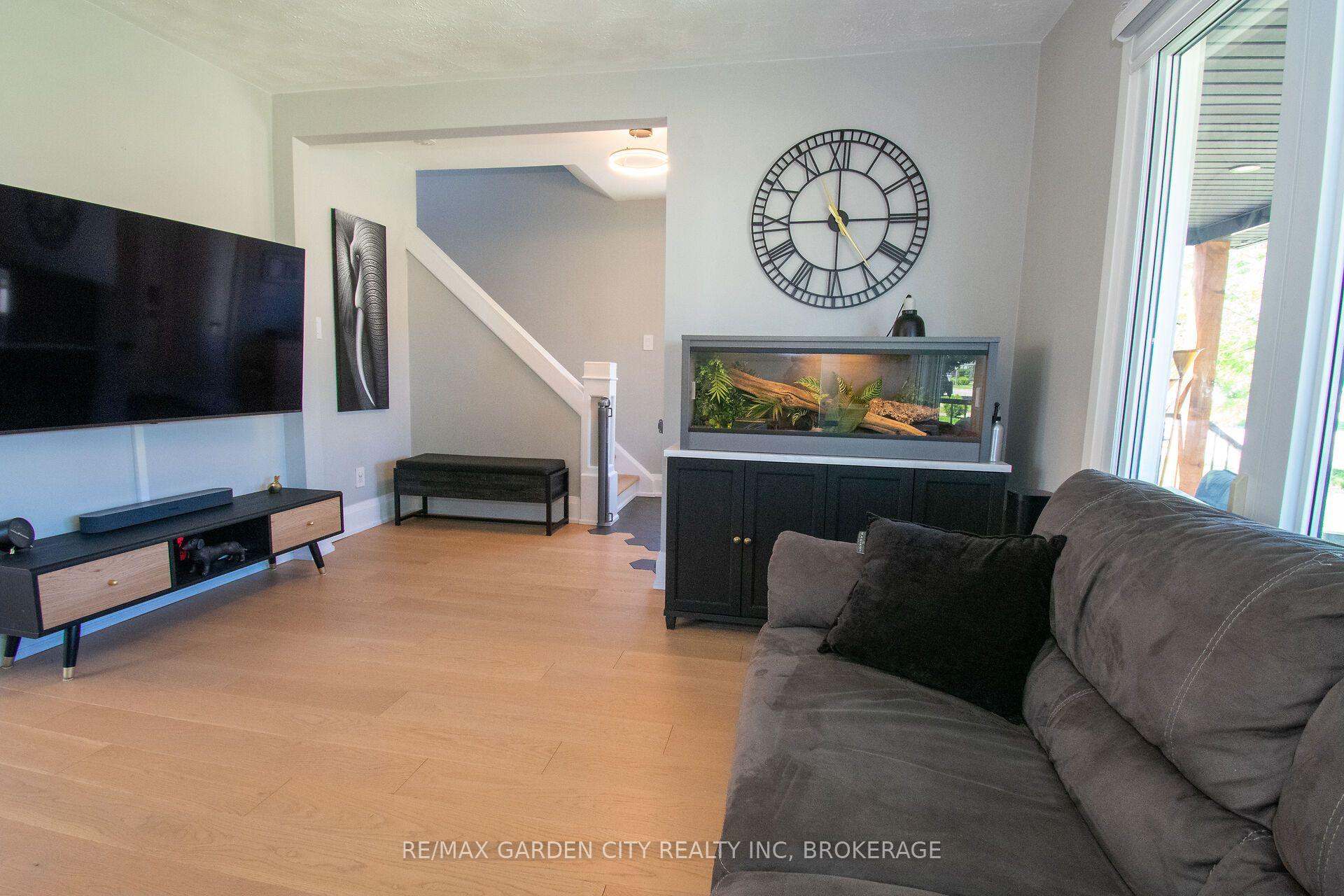 Photo 10 of 256 Scholfield Avenue S, Welland, Lincoln/Crowland — HOMEH