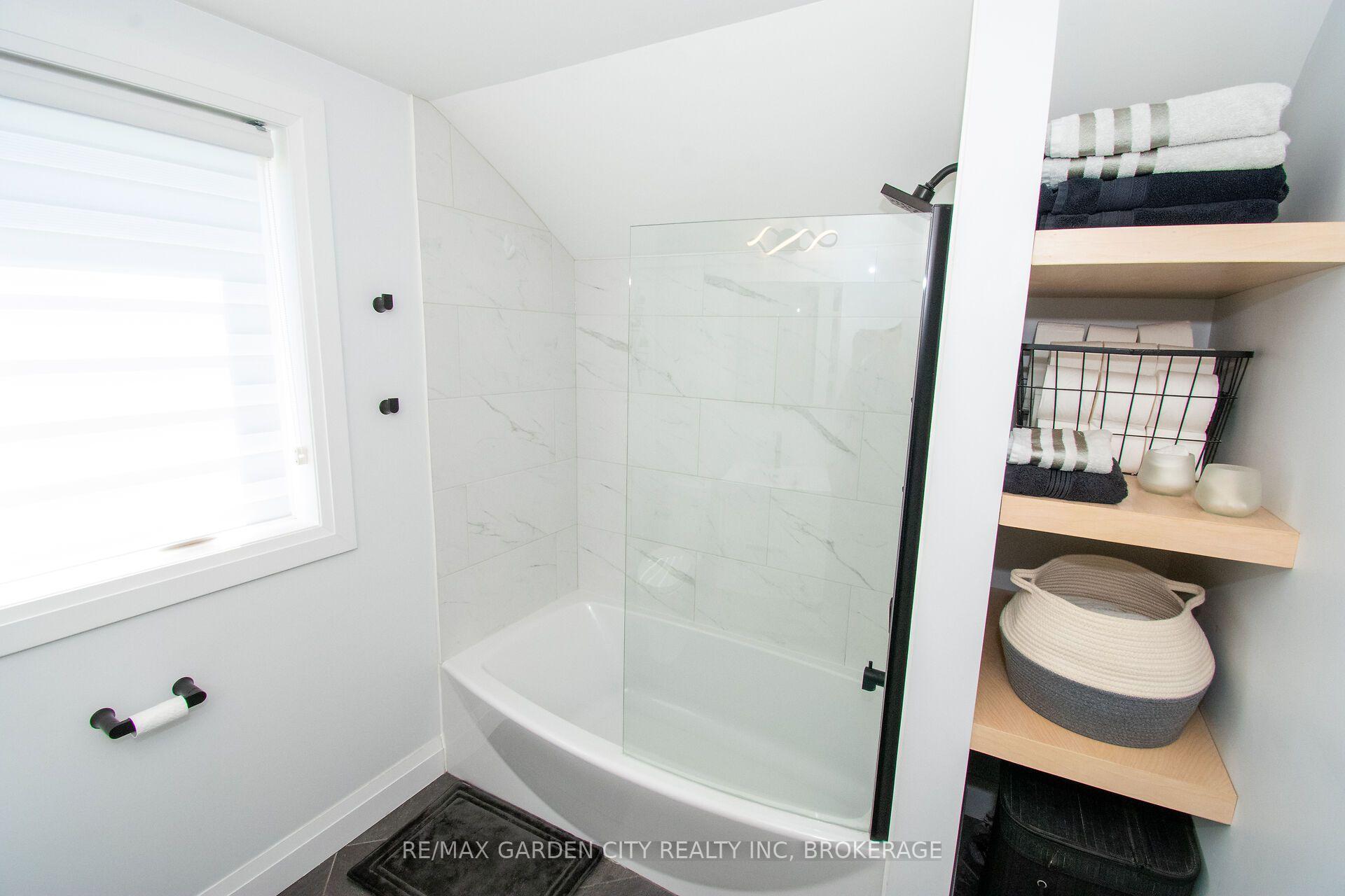 Photo 25 of 256 Scholfield Avenue S, Welland, Lincoln/Crowland — HOMEH