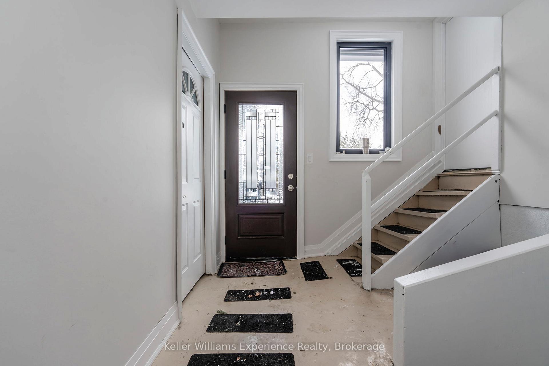 Photo 3 of 65 Drury Lane, Barrie, Wellington — HOMEH