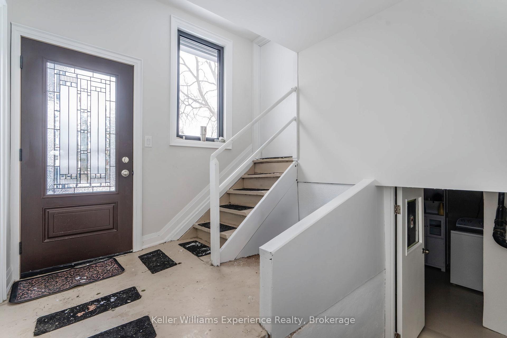 Photo 4 of 65 Drury Lane, Barrie, Wellington — HOMEH