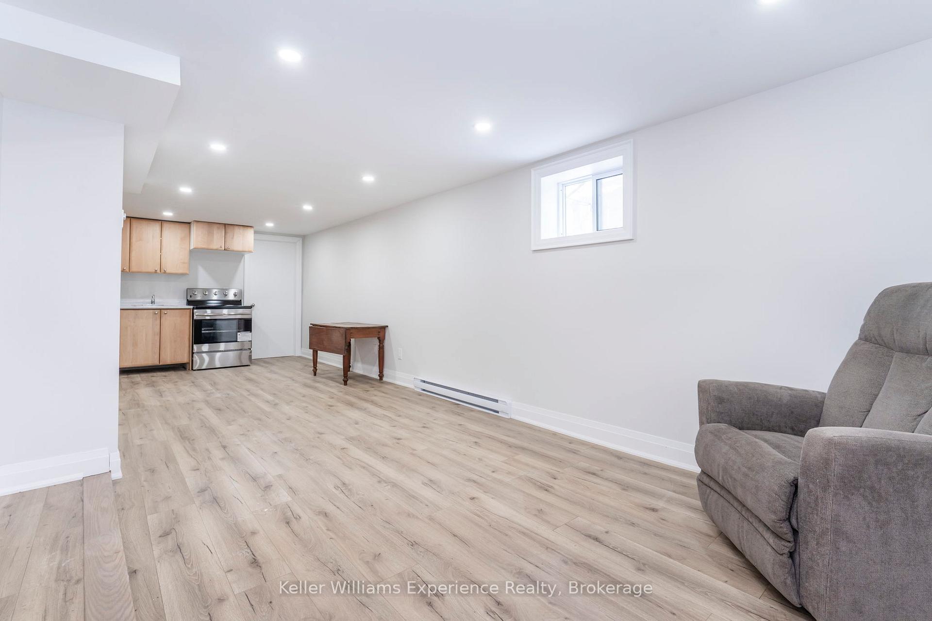 Photo 5 of 65 Drury Lane, Barrie, Wellington — HOMEH