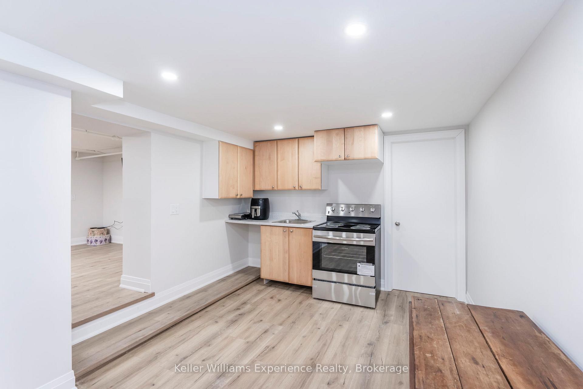 Photo 8 of 65 Drury Lane, Barrie, Wellington — HOMEH