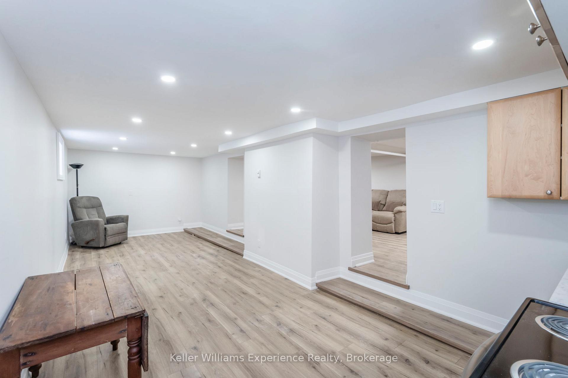 Photo 11 of 65 Drury Lane, Barrie, Wellington — HOMEH