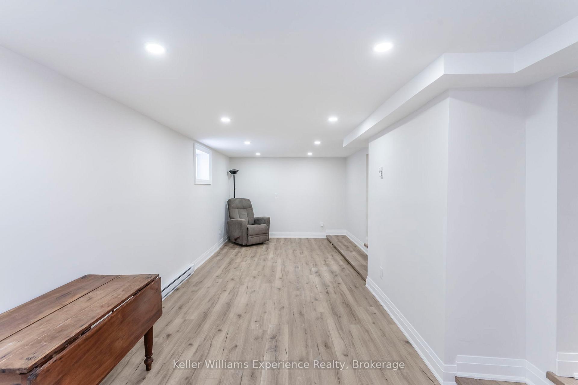 Photo 12 of 65 Drury Lane, Barrie, Wellington — HOMEH
