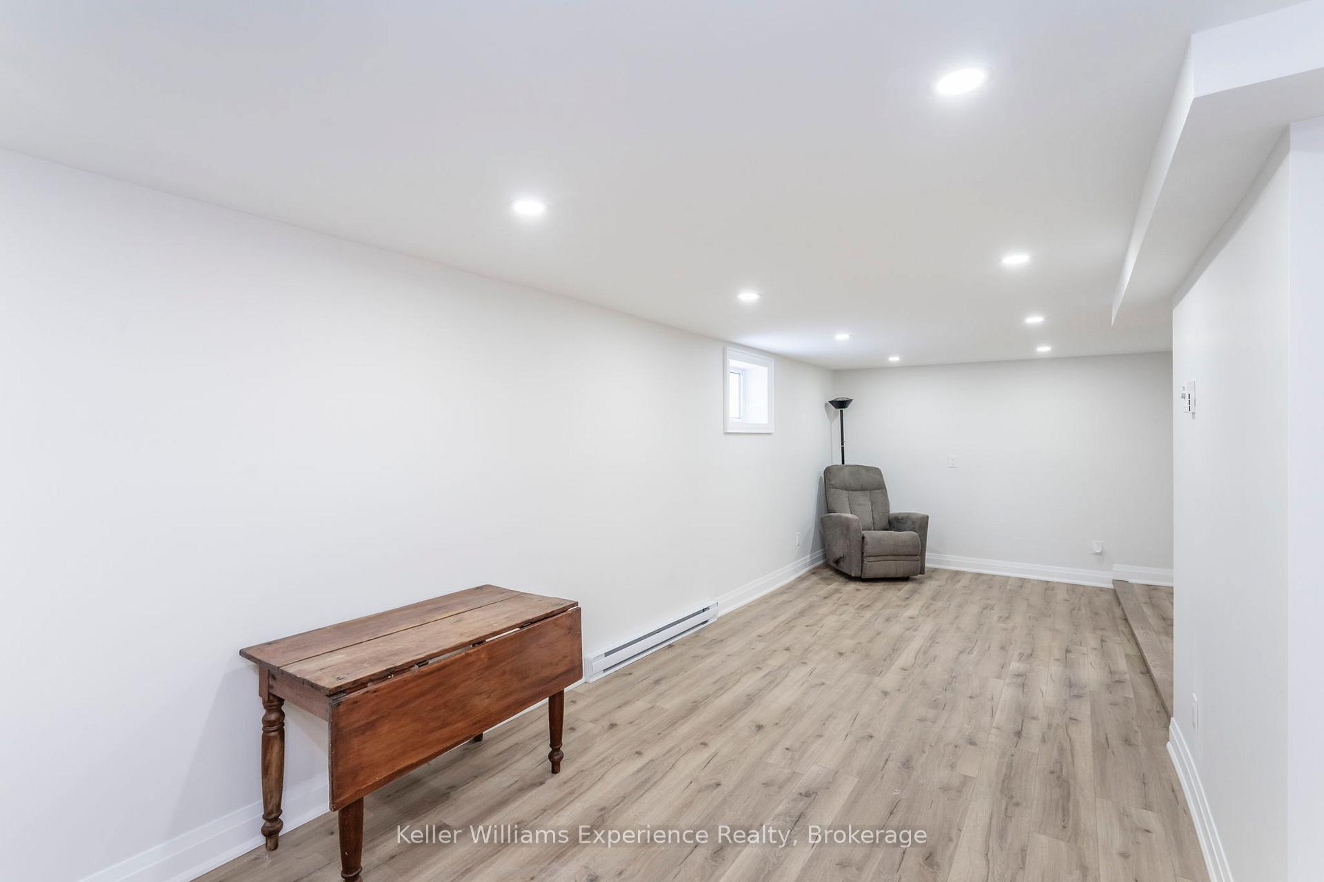 Photo 13 of 65 Drury Lane, Barrie, Wellington — HOMEH