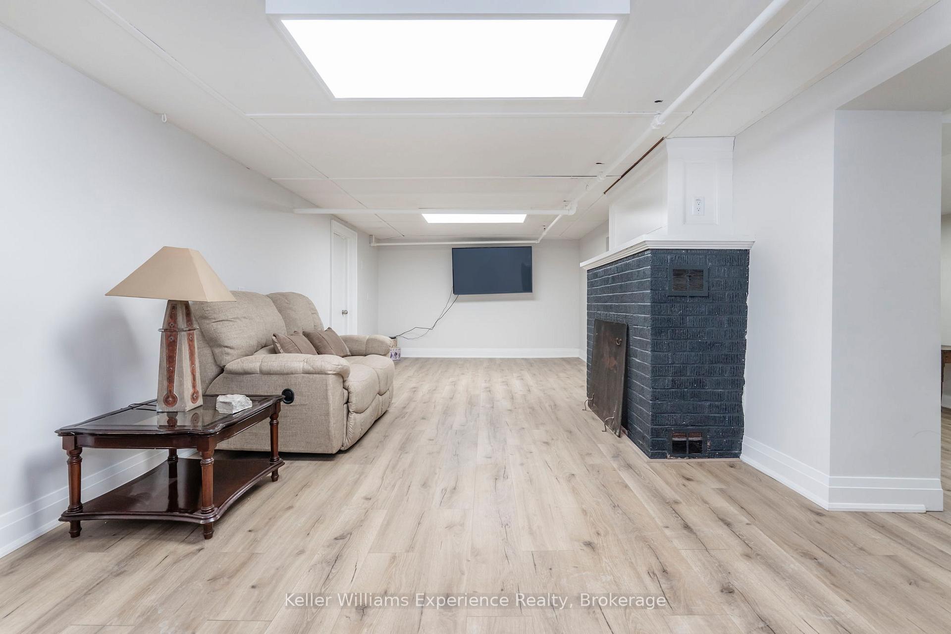 Photo 15 of 65 Drury Lane, Barrie, Wellington — HOMEH