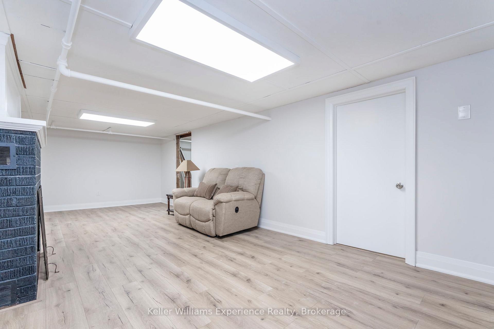 Photo 18 of 65 Drury Lane, Barrie, Wellington — HOMEH