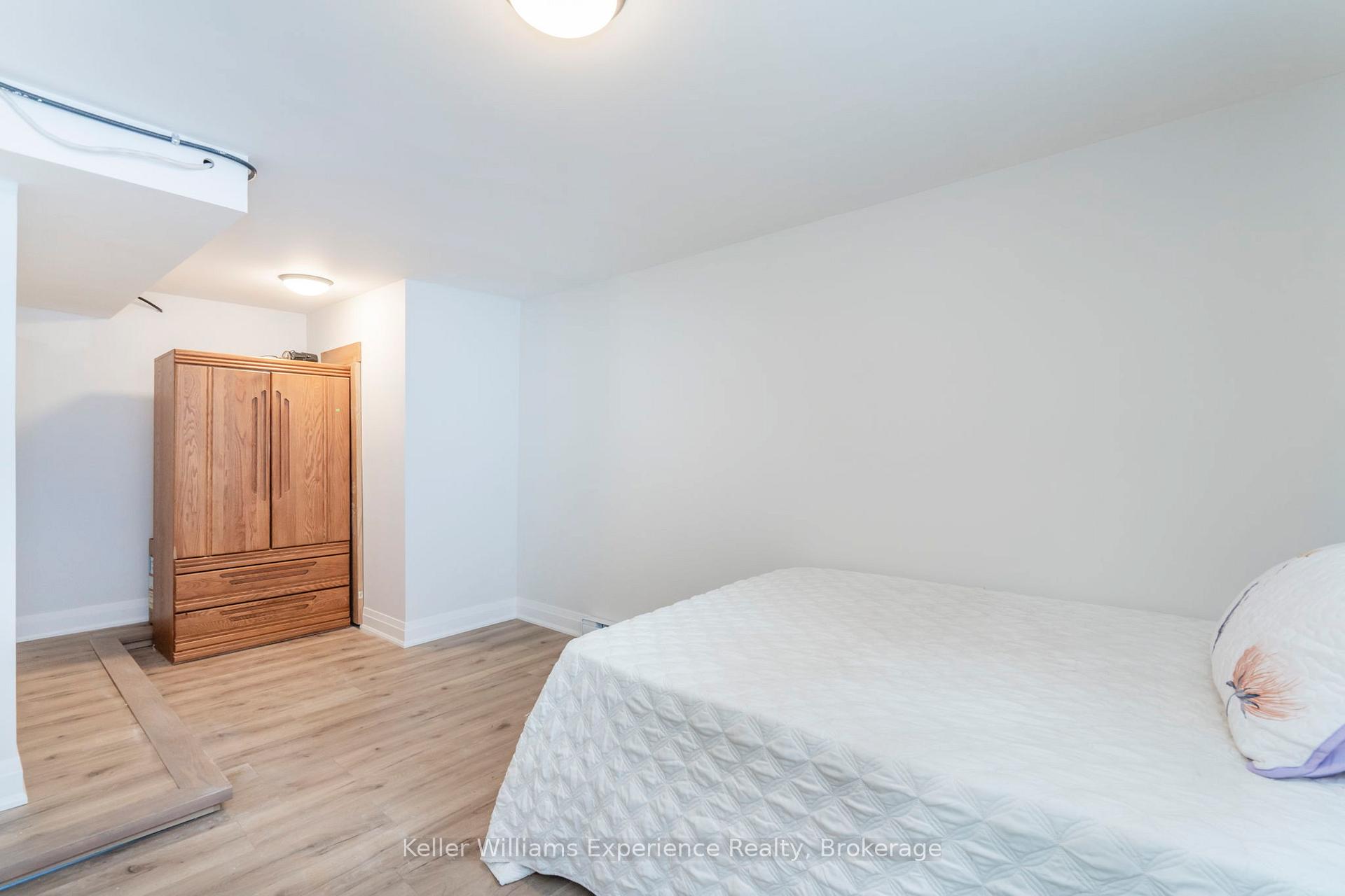 Photo 19 of 65 Drury Lane, Barrie, Wellington — HOMEH