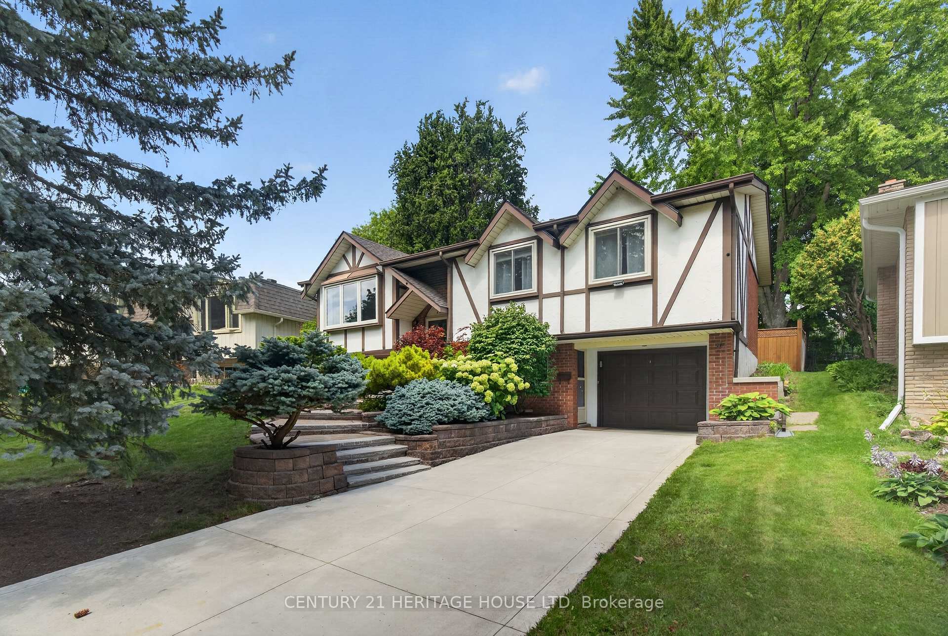 Photo 1 of 74 Cherry Hill Drive, Kitchener, Country Hills East — HOMEH