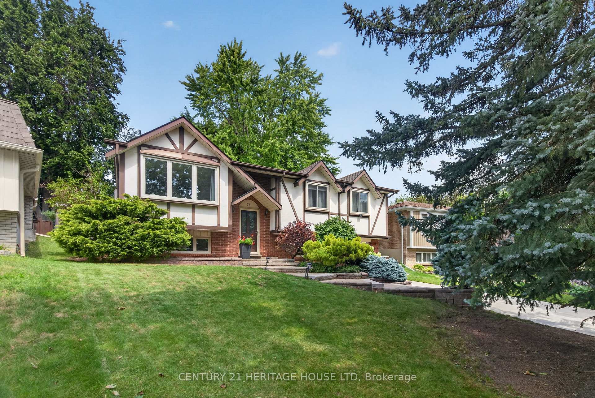 Photo 3 of 74 Cherry Hill Drive, Kitchener, Country Hills East — HOMEH