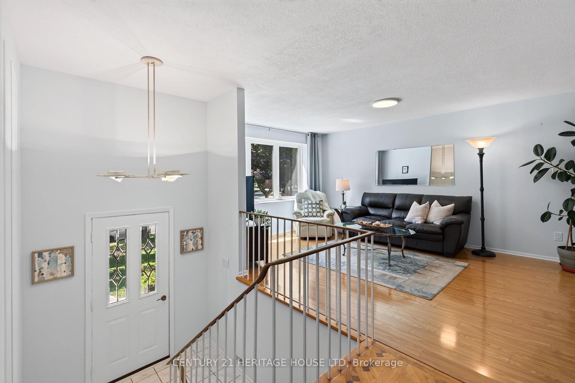 Photo 4 of 74 Cherry Hill Drive, Kitchener, Country Hills East — HOMEH