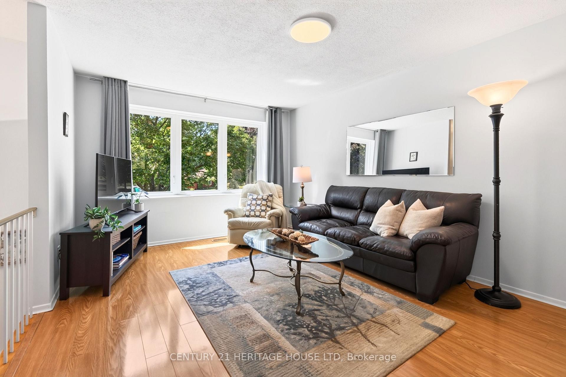 Photo 5 of 74 Cherry Hill Drive, Kitchener, Country Hills East — HOMEH