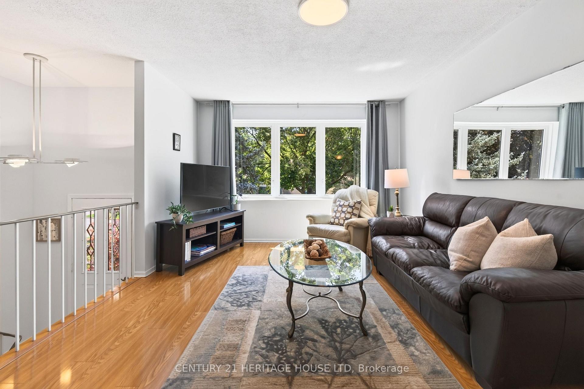 Photo 6 of 74 Cherry Hill Drive, Kitchener, Country Hills East — HOMEH