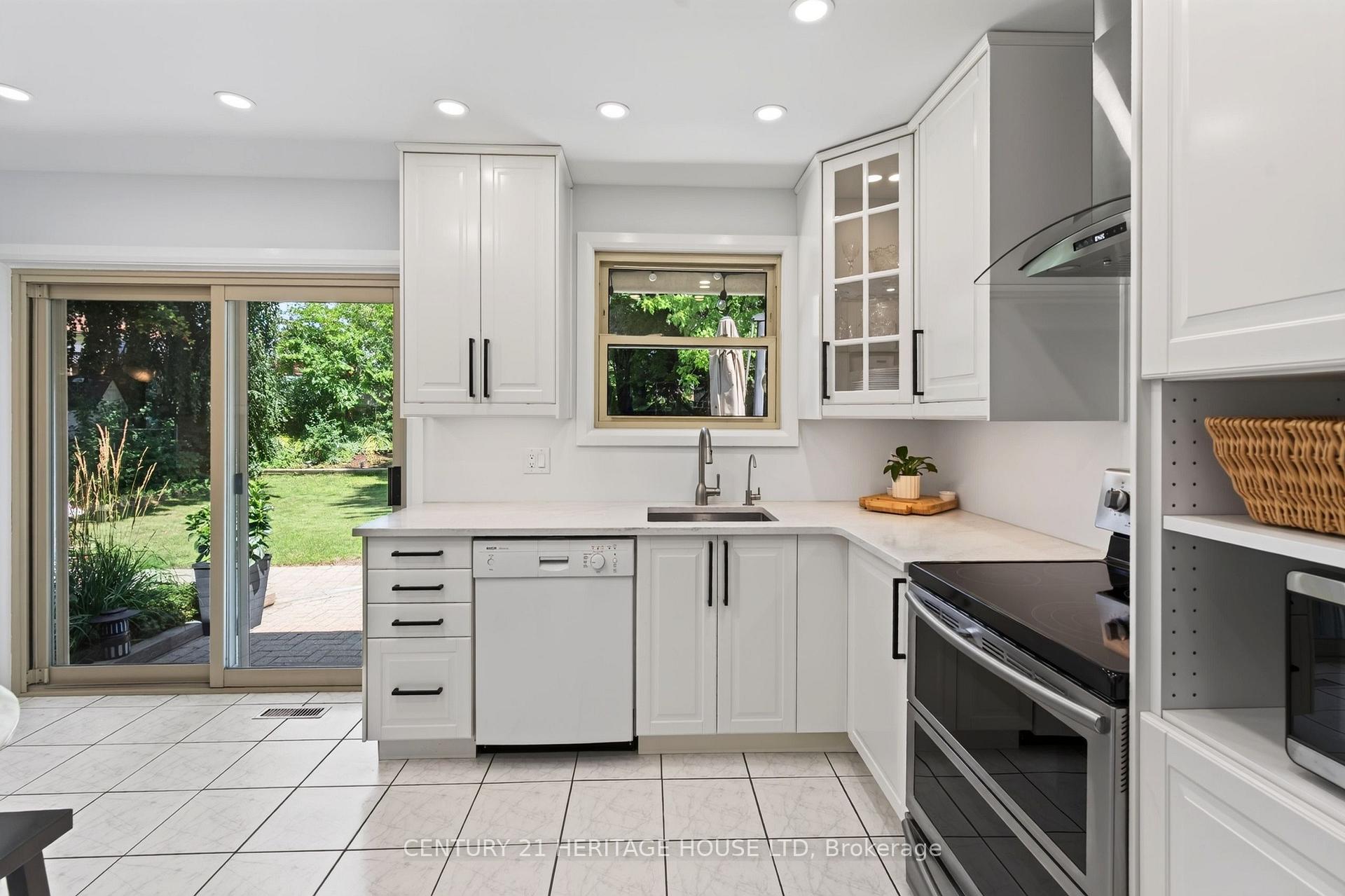 Photo 17 of 74 Cherry Hill Drive, Kitchener, Country Hills East — HOMEH