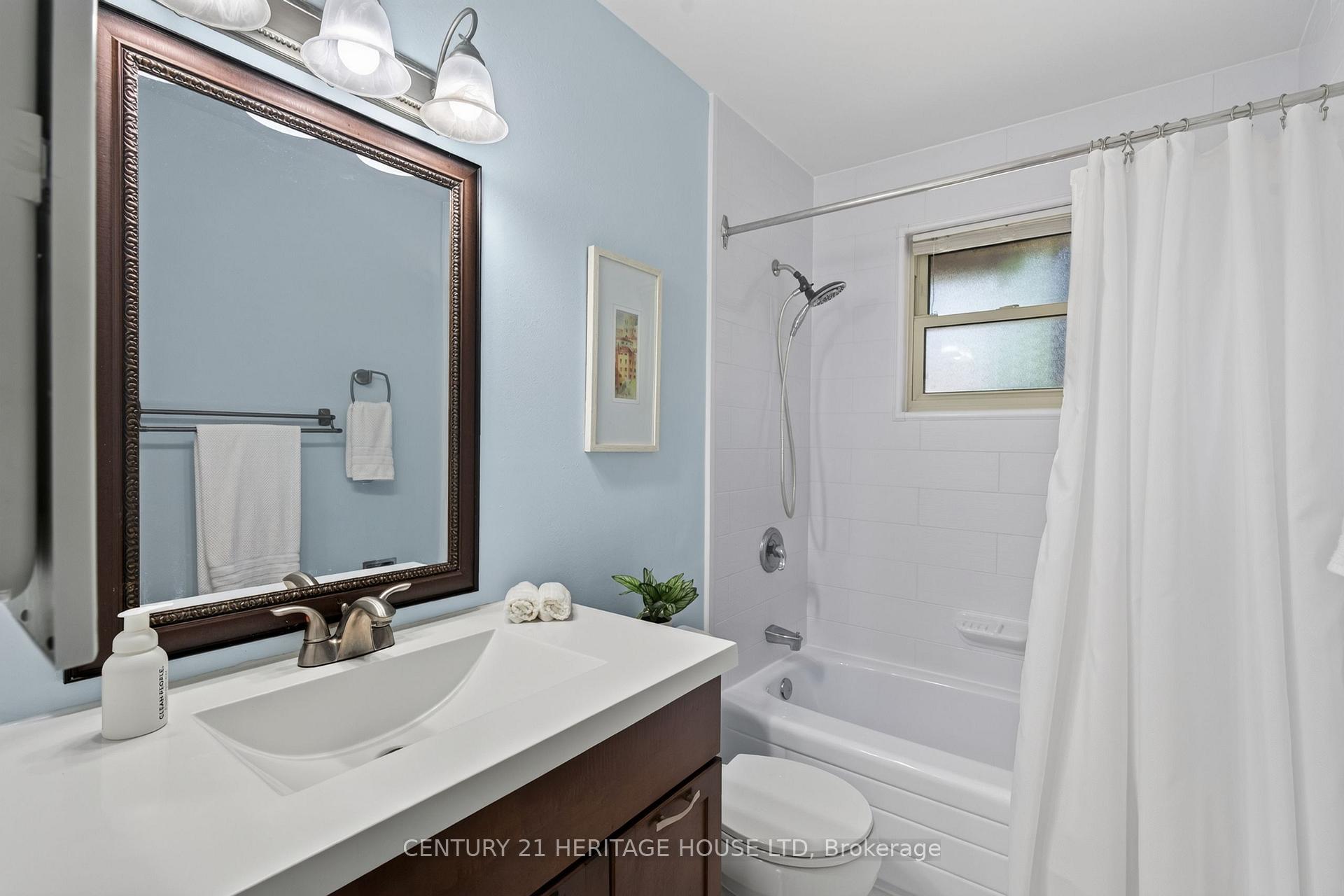 Photo 27 of 74 Cherry Hill Drive, Kitchener, Country Hills East — HOMEH