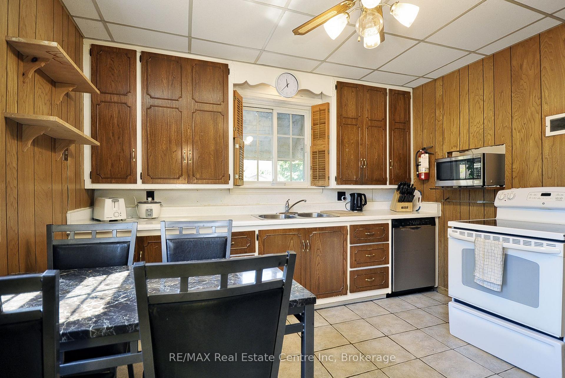 Photo 11 of 285 Albert Street W, Waterloo, Beechwood/University — HOMEH