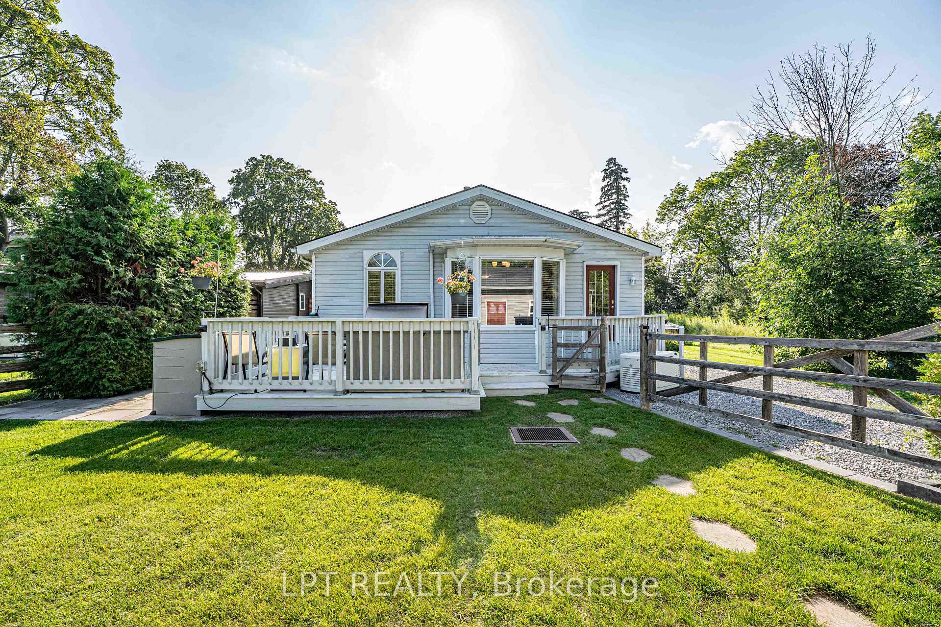 Photo 10 of 357 Lake Drive N, Georgina, Historic Lakeshore Communities — HOMEH