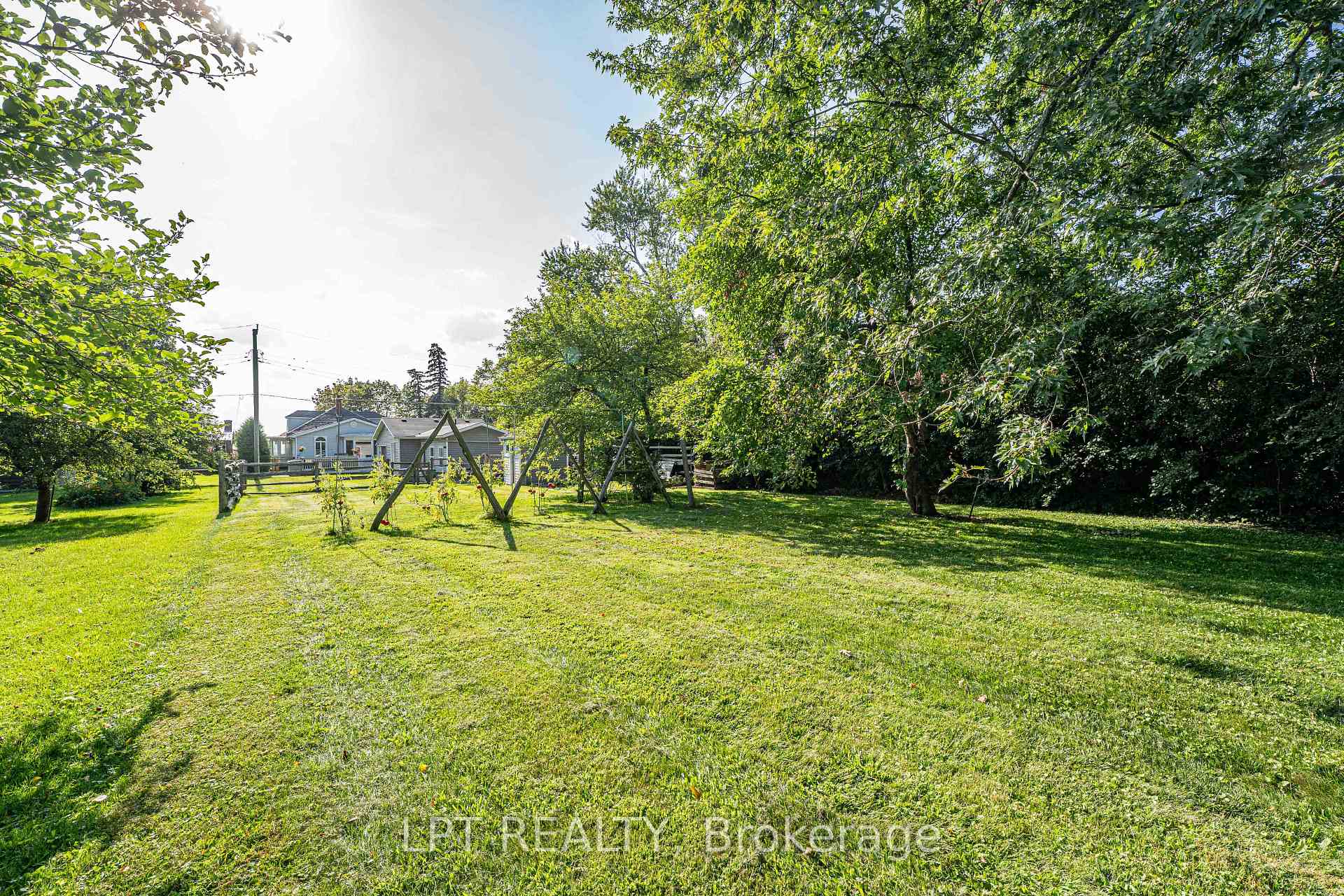 Photo 41 of 357 Lake Drive N, Georgina, Historic Lakeshore Communities — HOMEH