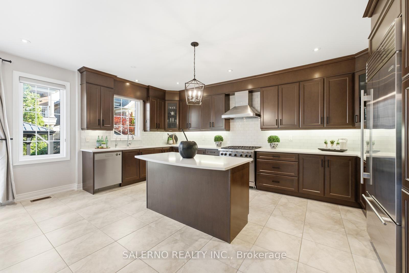 Photo 13 of 17 Balderson Drive, Vaughan, Kleinburg — HOMEH