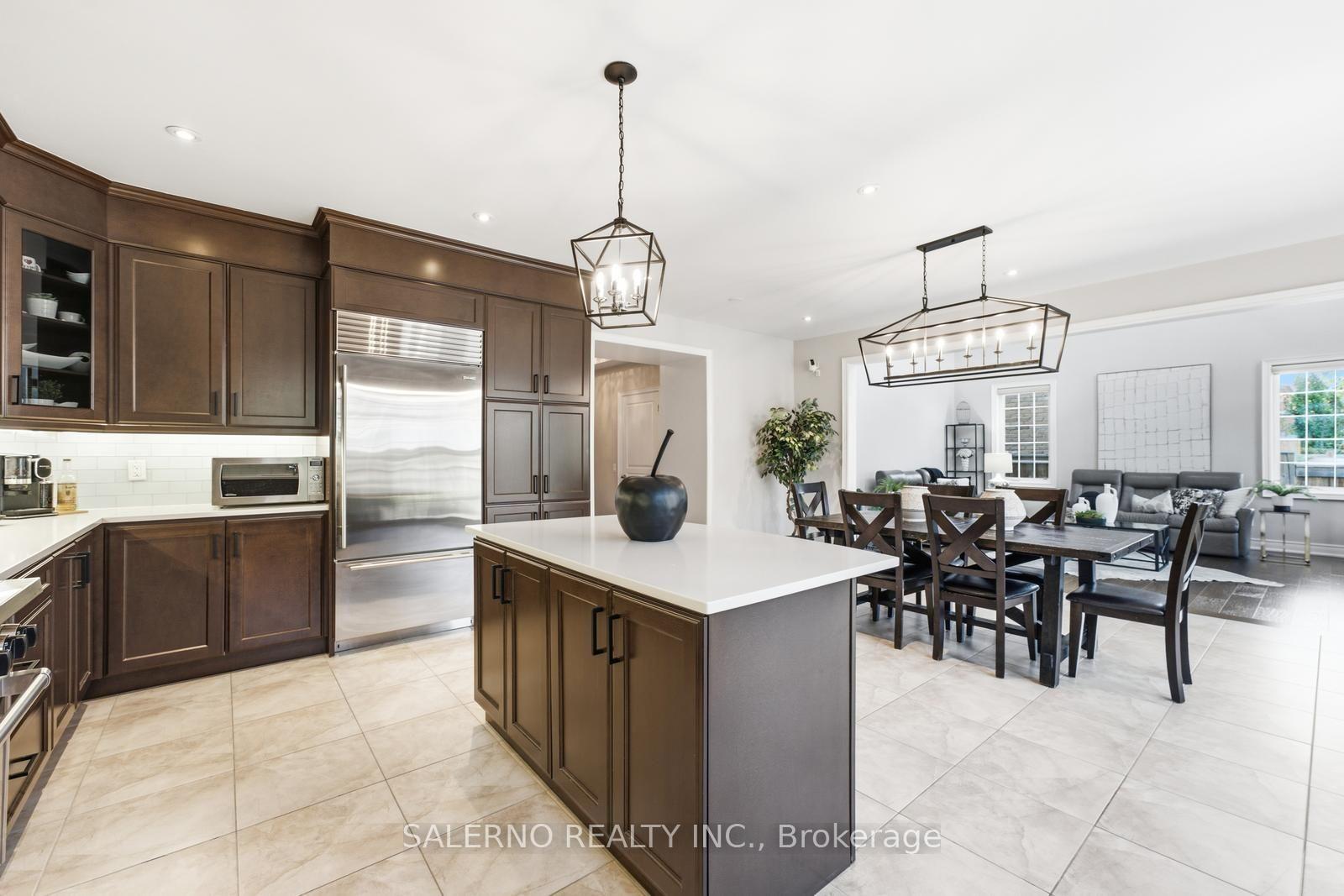 Photo 14 of 17 Balderson Drive, Vaughan, Kleinburg — HOMEH
