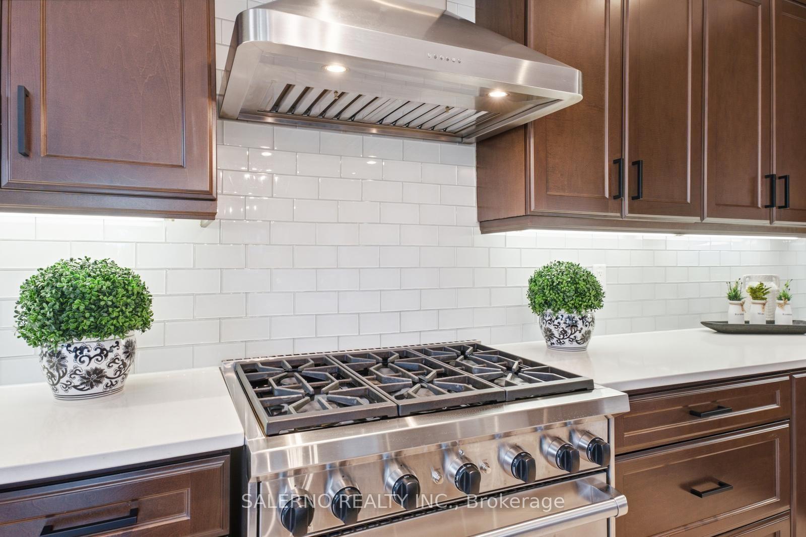 Photo 15 of 17 Balderson Drive, Vaughan, Kleinburg — HOMEH