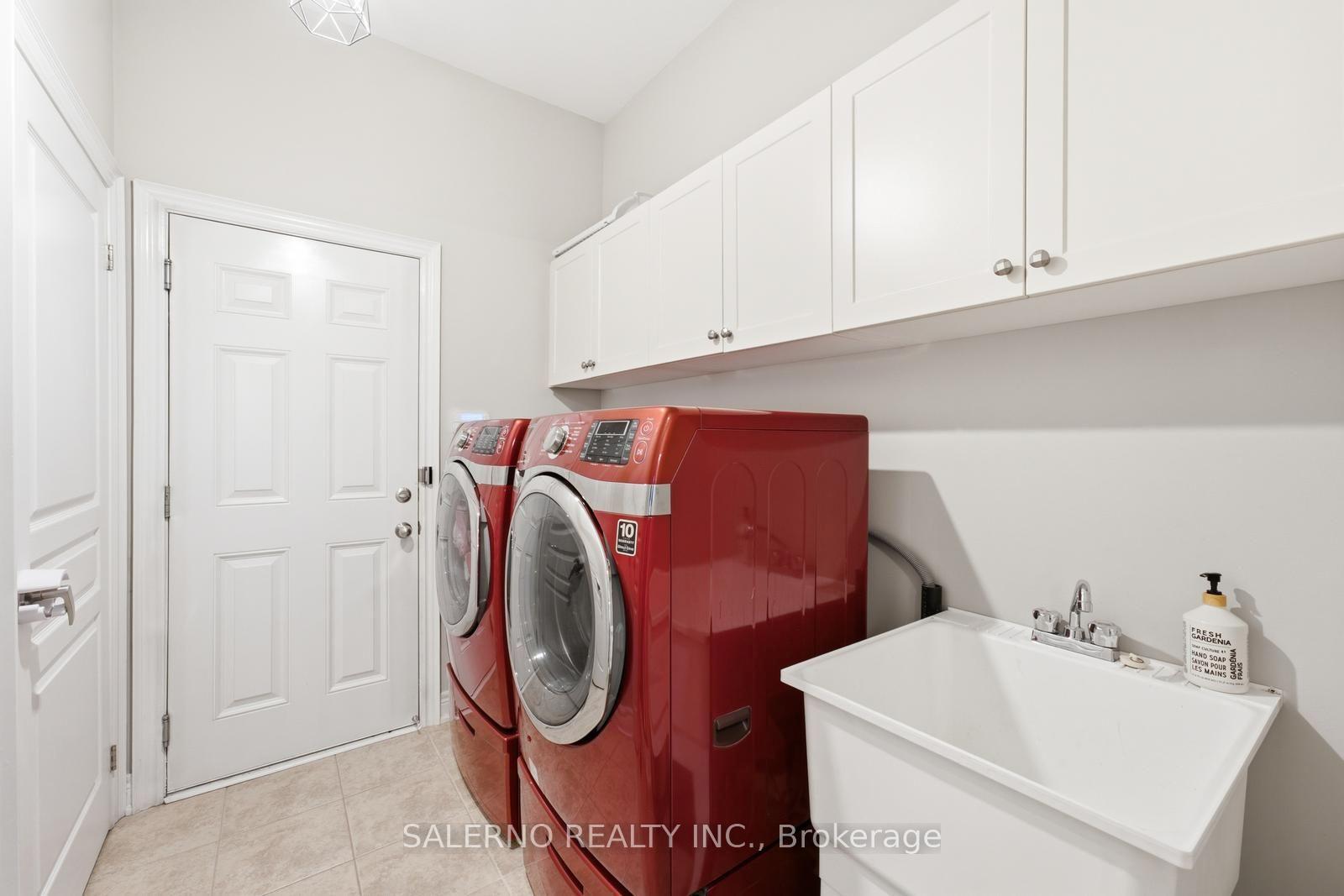 Photo 24 of 17 Balderson Drive, Vaughan, Kleinburg — HOMEH