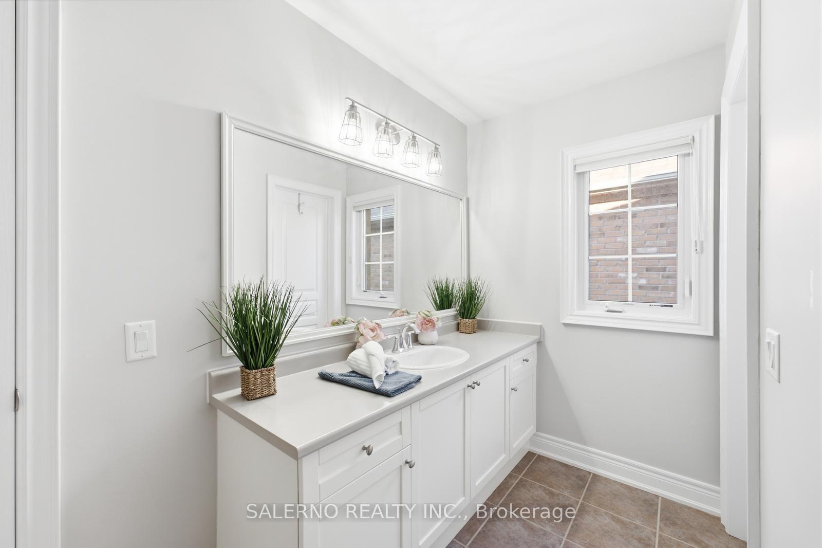 Photo 38 of 17 Balderson Drive, Vaughan, Kleinburg — HOMEH