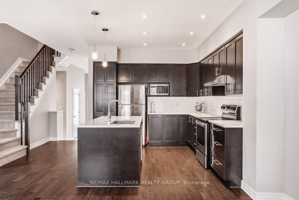 Photo 10 of 254 Dolce Crescent, Ottawa, Riverside South/Gloucester Glen — HOMEH