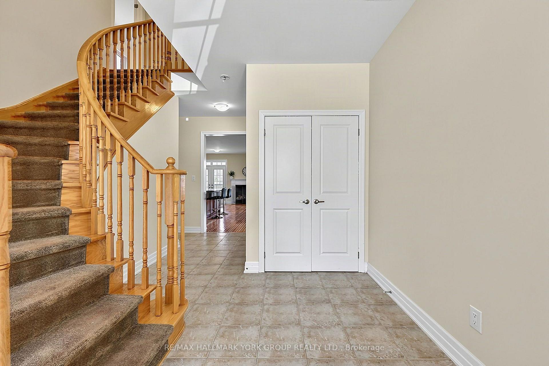 Photo 10 of 38 Alex Campbell Crescent, King, King City — HOMEH