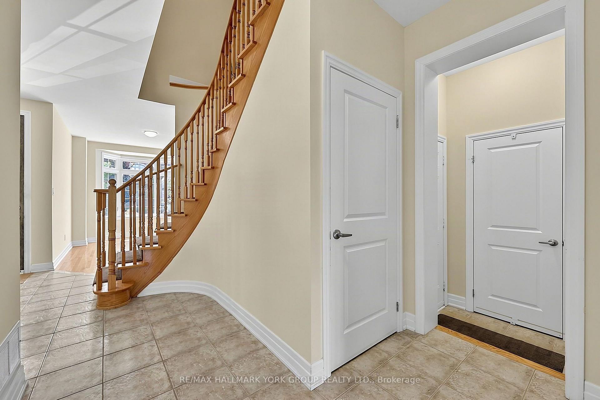 Photo 12 of 38 Alex Campbell Crescent, King, King City — HOMEH