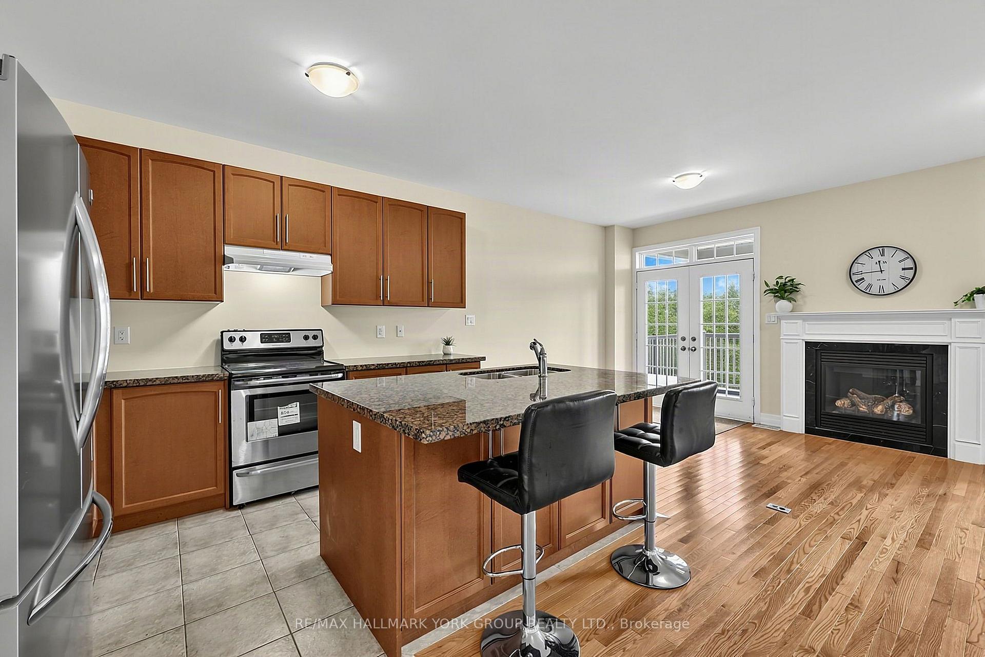 Photo 14 of 38 Alex Campbell Crescent, King, King City — HOMEH