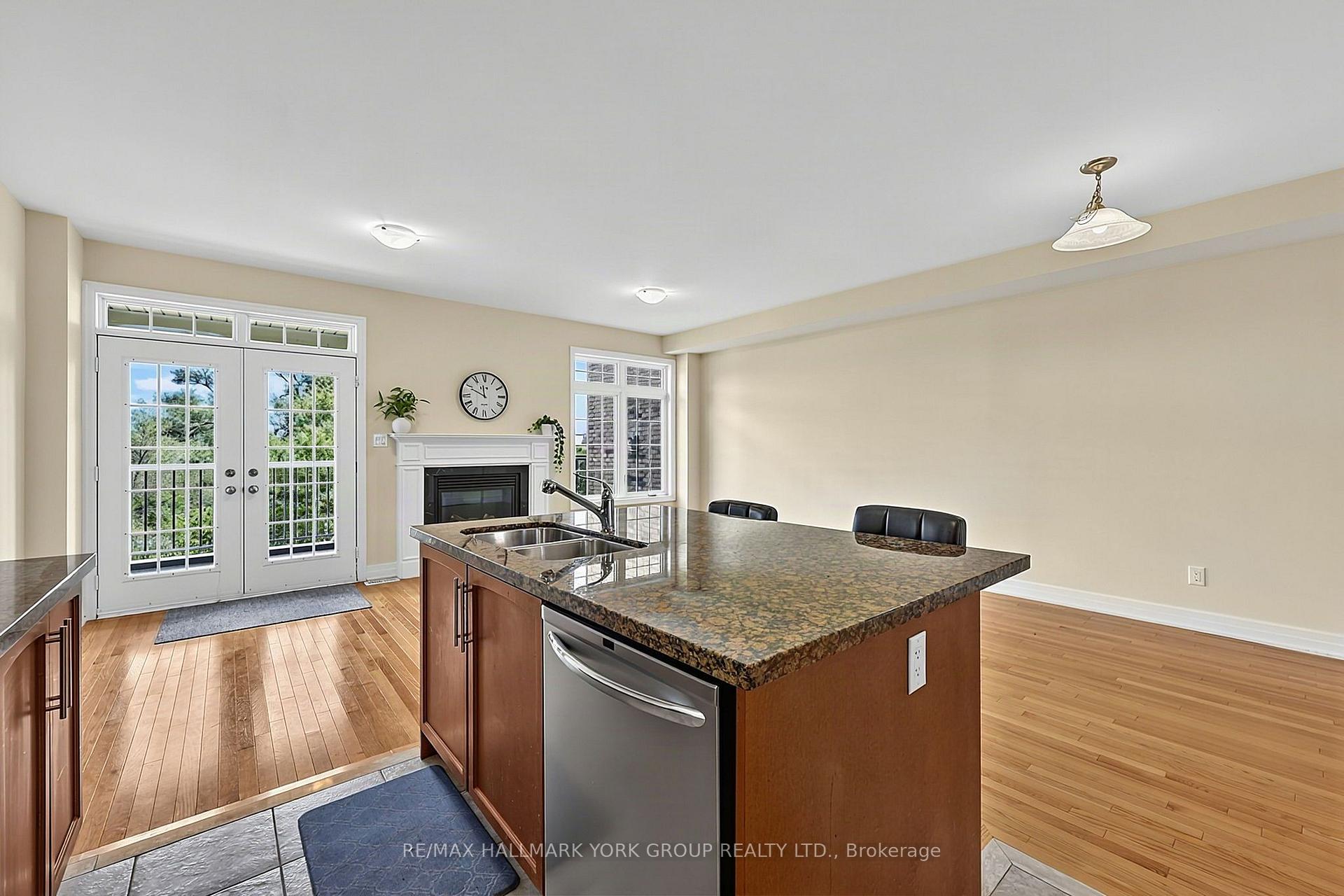 Photo 15 of 38 Alex Campbell Crescent, King, King City — HOMEH