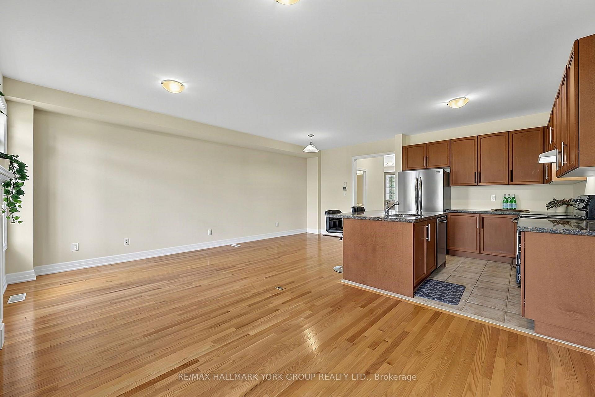 Photo 16 of 38 Alex Campbell Crescent, King, King City — HOMEH