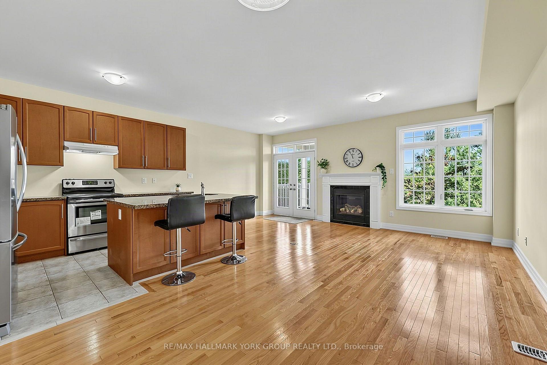 Photo 17 of 38 Alex Campbell Crescent, King, King City — HOMEH