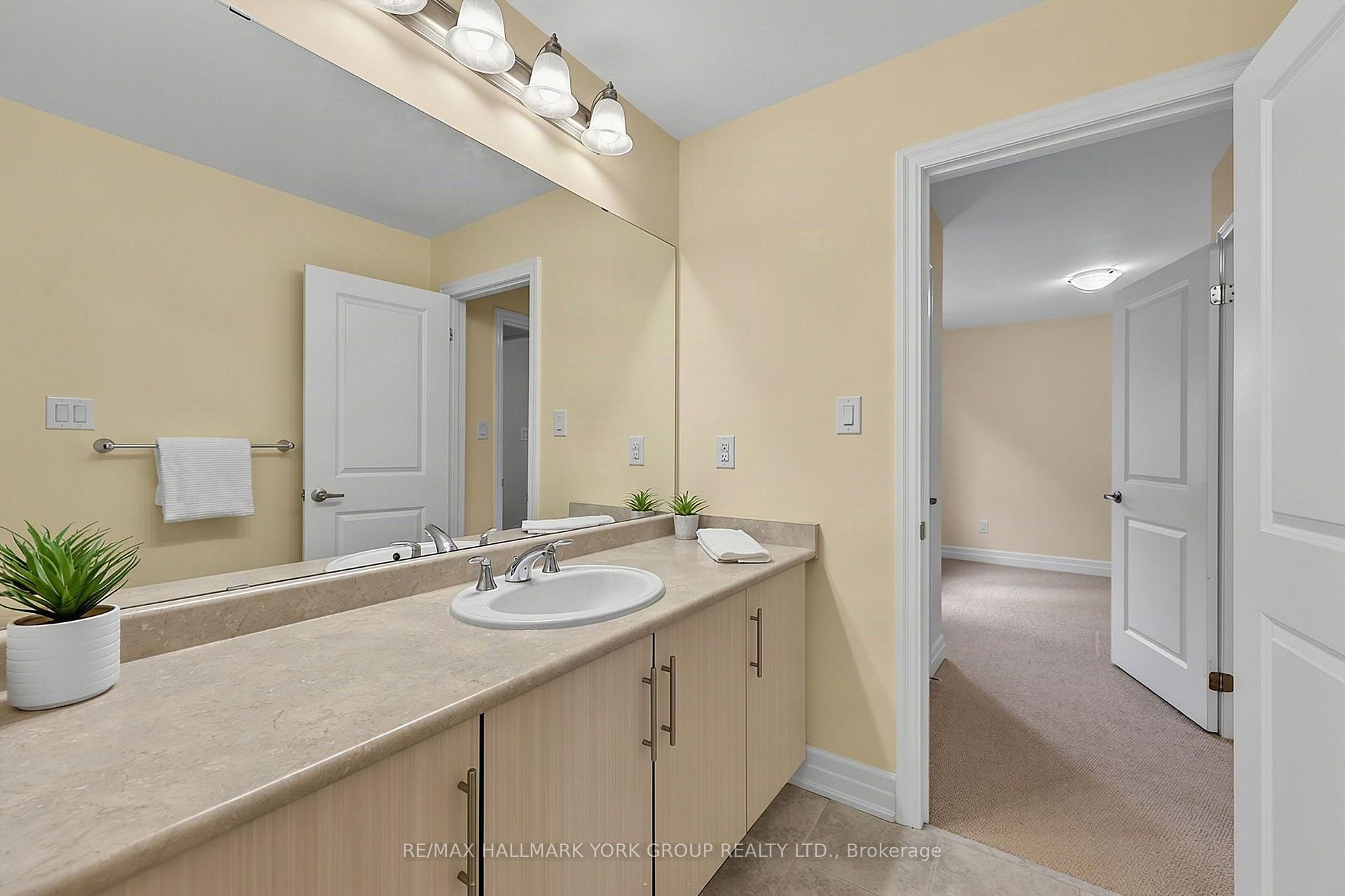 Photo 26 of 38 Alex Campbell Crescent, King, King City — HOMEH