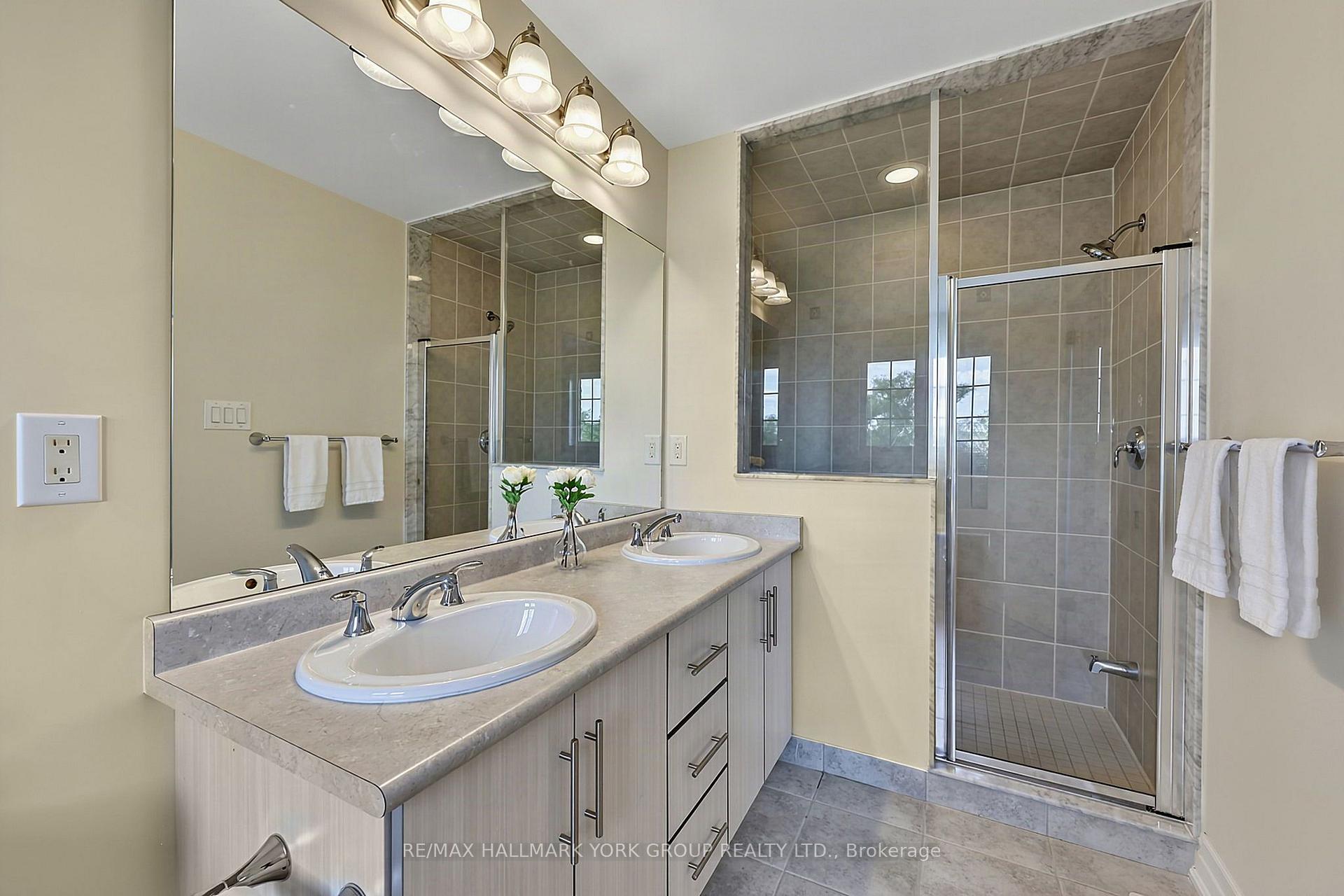Photo 31 of 38 Alex Campbell Crescent, King, King City — HOMEH