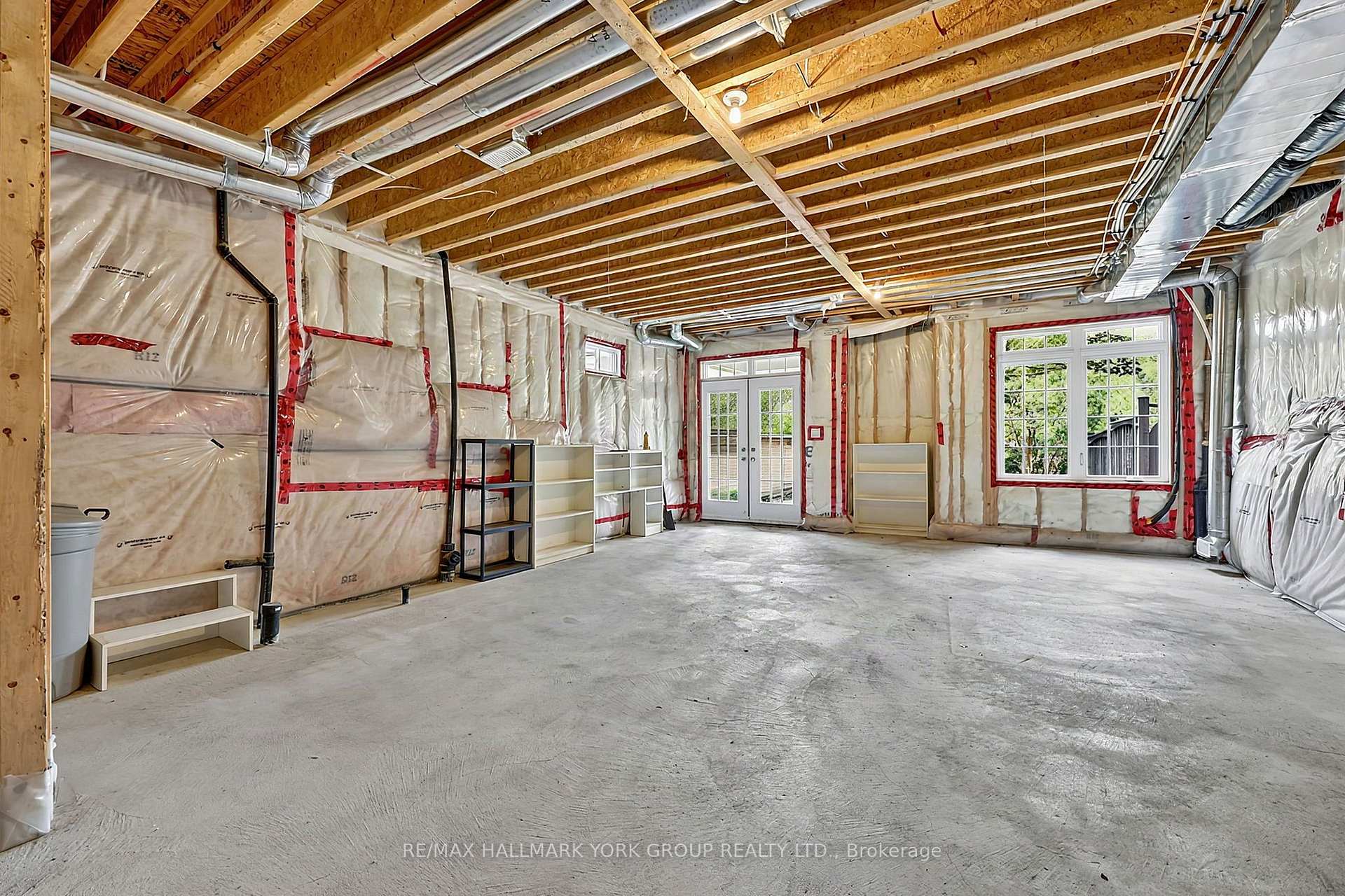 Photo 34 of 38 Alex Campbell Crescent, King, King City — HOMEH