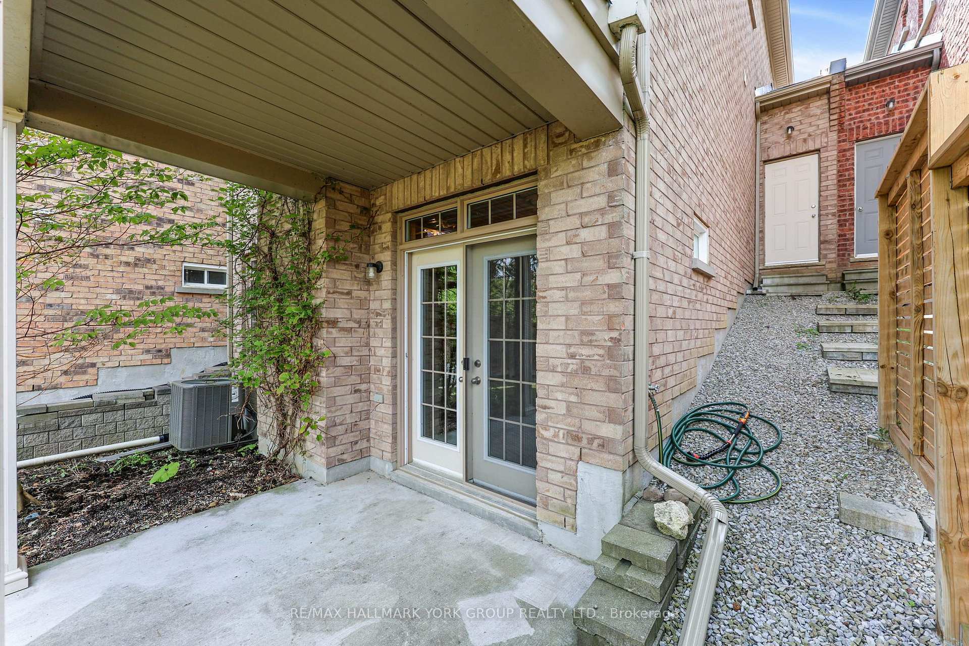 Photo 36 of 38 Alex Campbell Crescent, King, King City — HOMEH