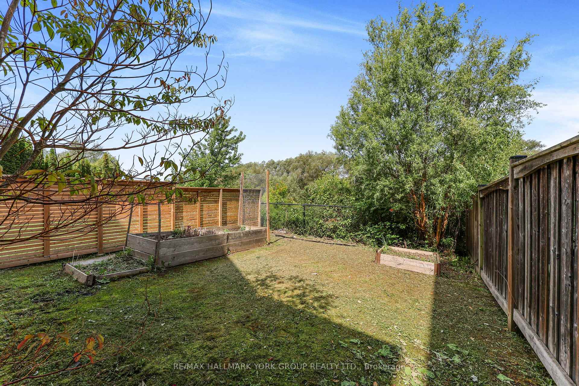 Photo 7 of 38 Alex Campbell Crescent, King, King City — HOMEH