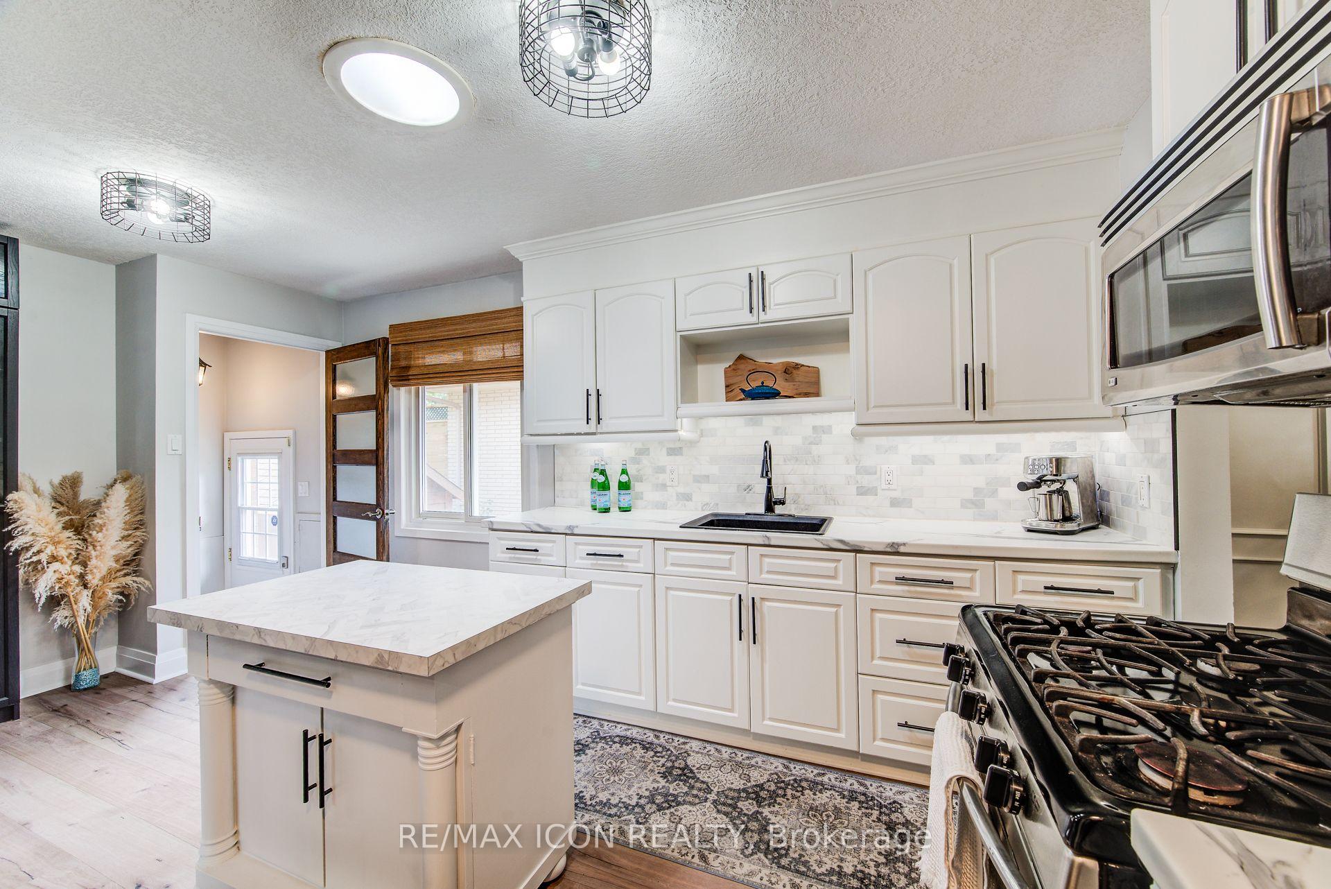 Photo 12 of 88 Pinedale Drive, Kitchener, Laurentian Hills/Country Hills W — HOMEH