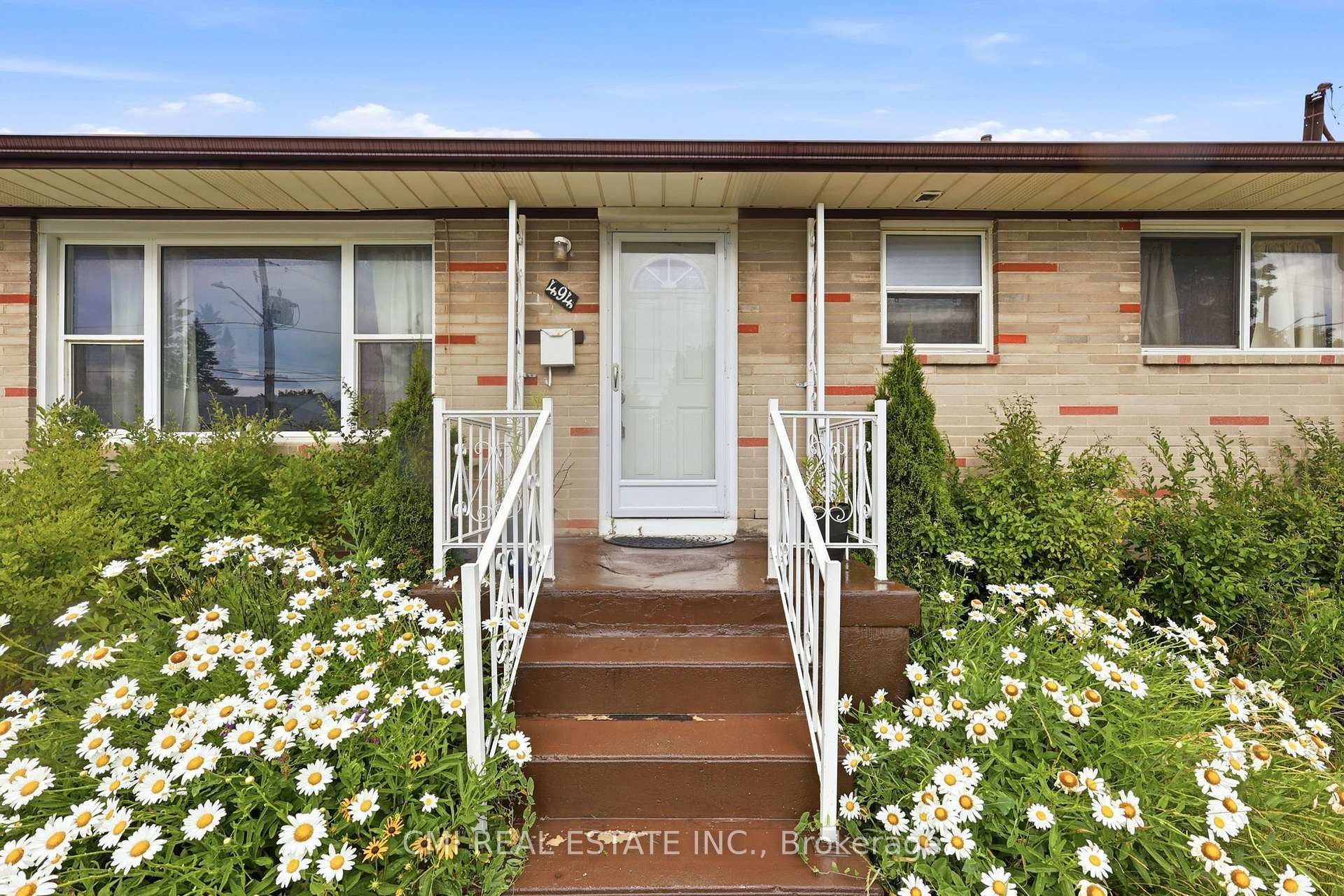 Photo 4 of 494 Annapolis Avenue, Oshawa, McLaughlin — HOMEH