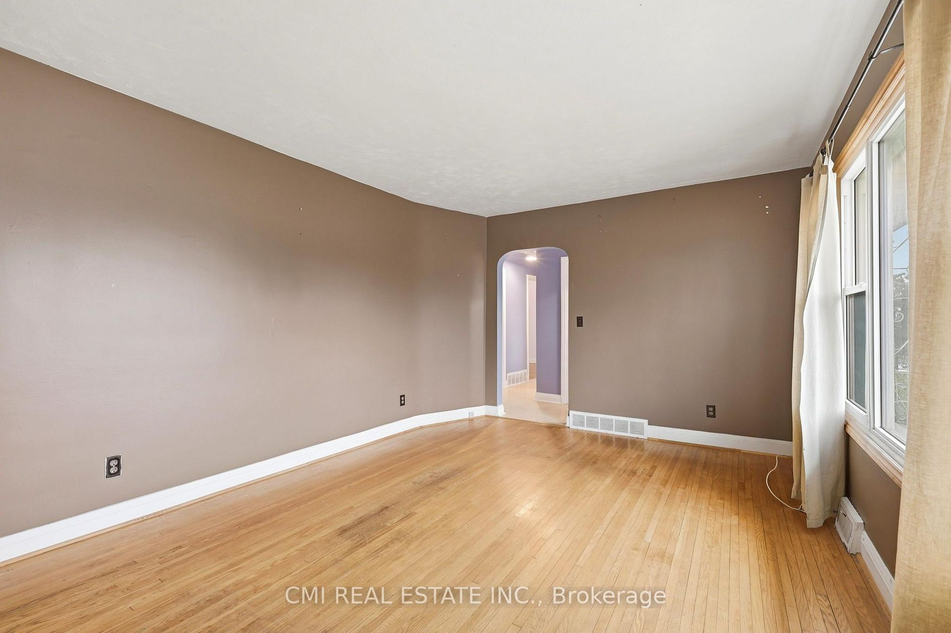Photo 6 of 494 Annapolis Avenue, Oshawa, McLaughlin — HOMEH