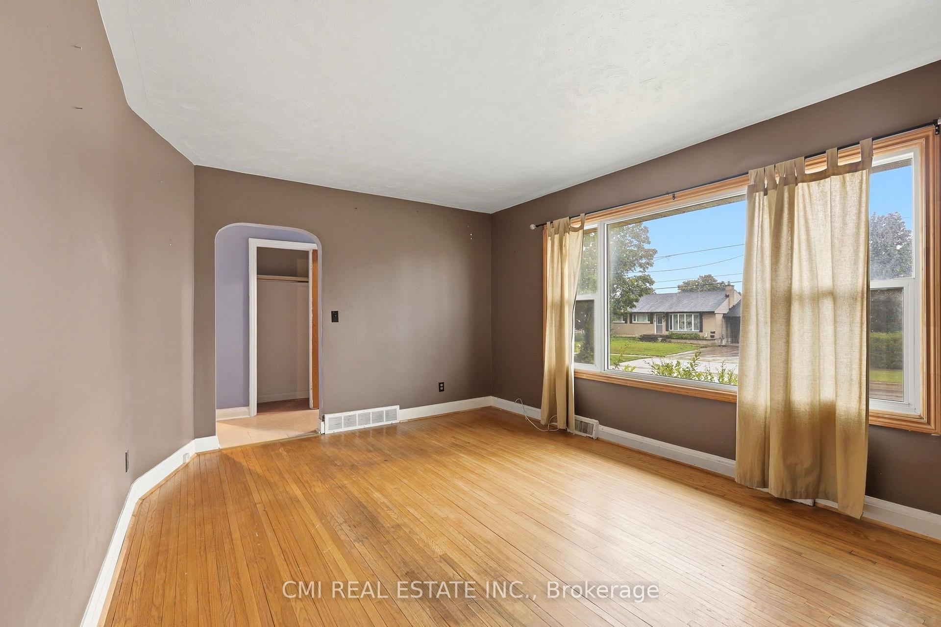 Photo 7 of 494 Annapolis Avenue, Oshawa, McLaughlin — HOMEH