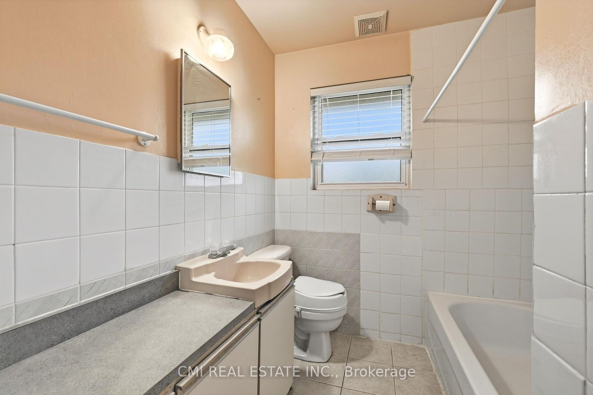 Photo 12 of 494 Annapolis Avenue, Oshawa, McLaughlin — HOMEH